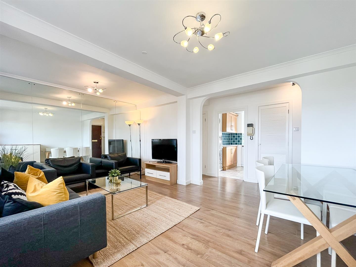 3 bed property in Orchard Mead House, Finchley Road